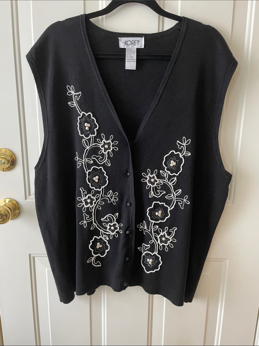 Koret Black Button-Front Sleeveless Vest with White Floral Embroidery Size 1X